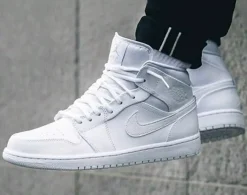 Air Jordan 1 Mid Triple White SKU-554724-129