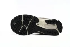 New Balance 2002R Gris claro SKU-M2002RC(10)