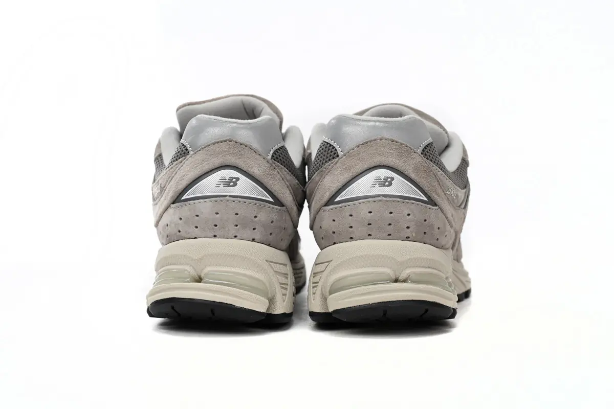 New Balance 2002R Gris claro SKU-M2002RC(11)
