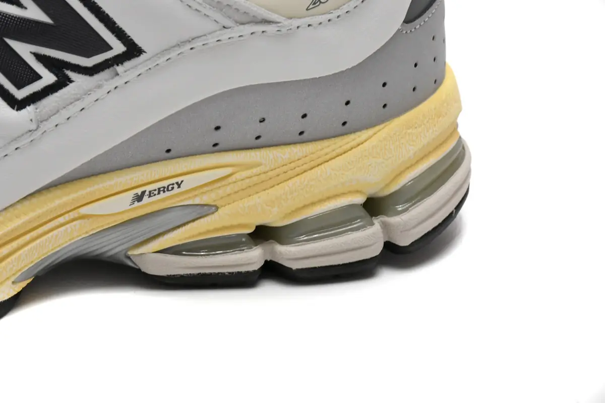 Thisisneverthat x New Balance 2002R Branco SKU-ML2002RT(11)