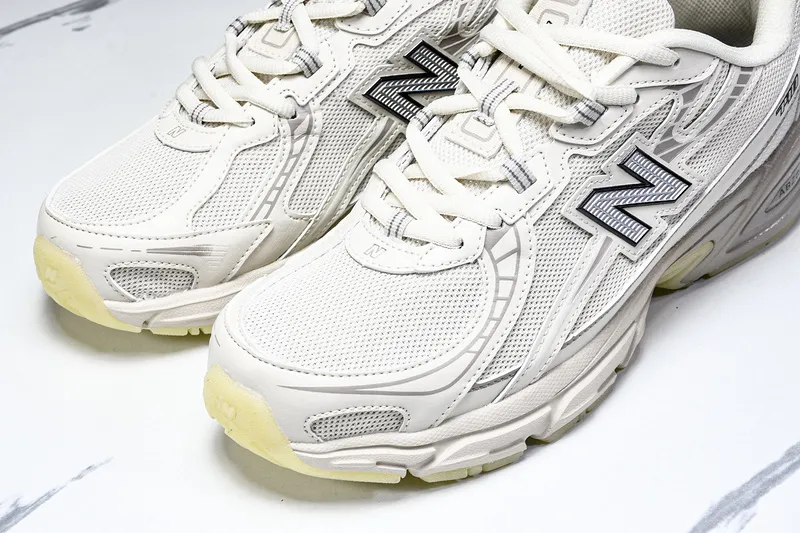New Balance 740 Capodanno Lunare 2025 MOONBEAM SKU-U740LN1(11).webp
