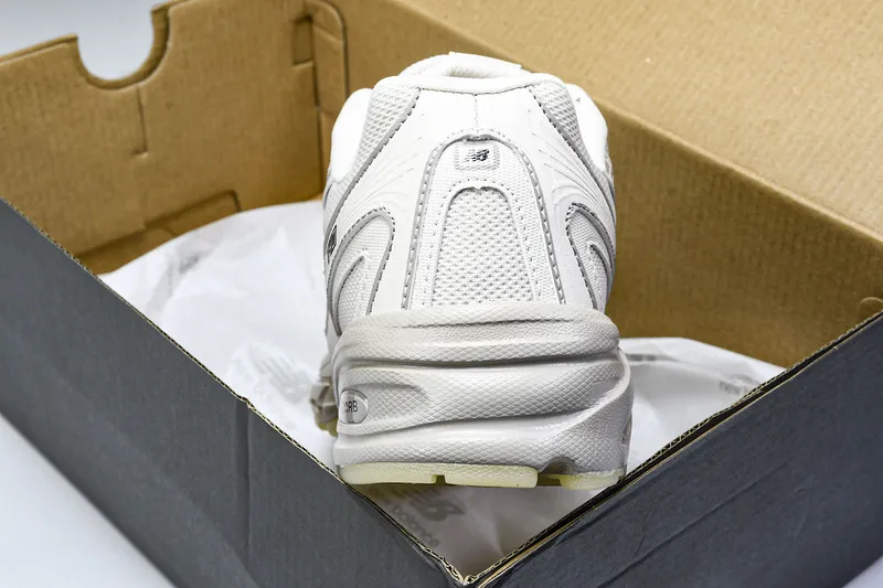 New Balance 740 Capodanno Lunare 2025 MOONBEAM SKU-U740LN1(7).webp