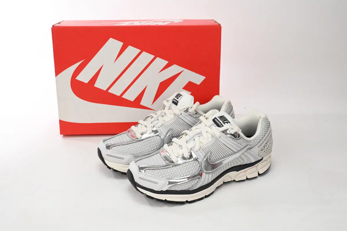 Nike Air Zoom Vomero 5 Metallic Zilver SKU-FD0884-025(11).webp
