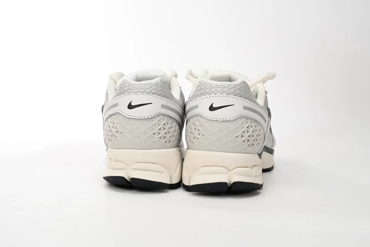 Nike Air Zoom Vomero 5 Metallic Zilver SKU-FD0884-025(22).webp