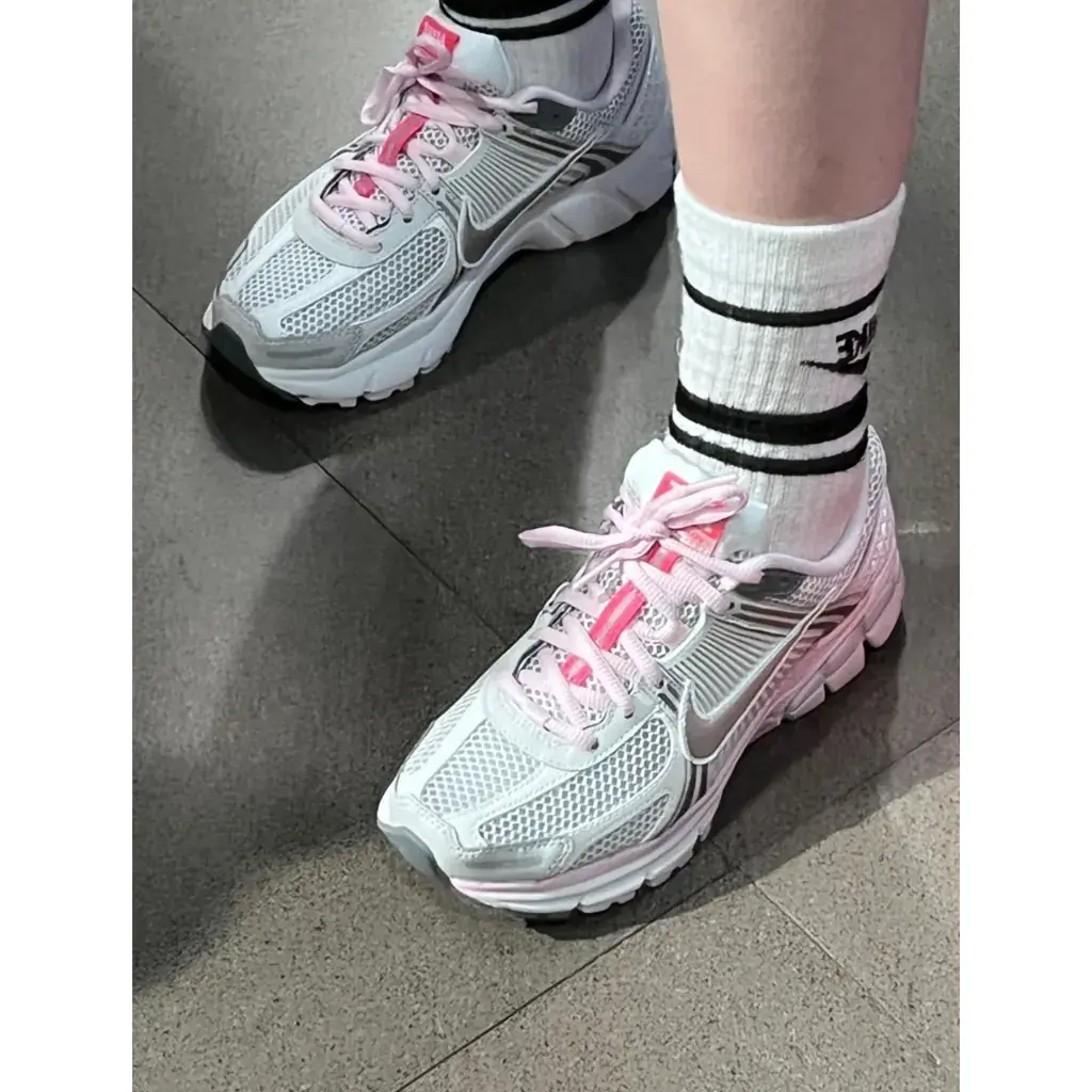 Nike Air Zoom Vomero 5 Pink SKU-FN3695-001(1).webp