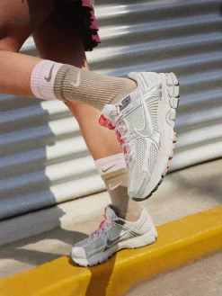 Nike Air Zoom Vomero 5 Pink SKU-FN3695-001(2).webp