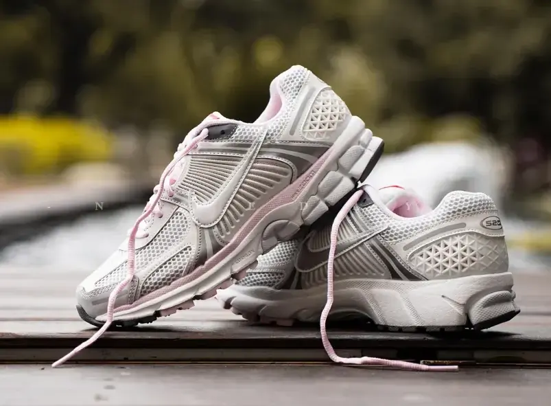 Nike Air Zoom Vomero 5 Pink SKU-FN3695-001(3).webp