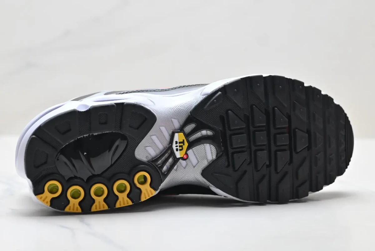 Nike Air Max Plus Golf Black Metallic Silver Total Orange SKU-FZ4150-002(8).webp